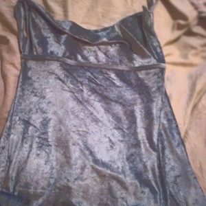 Ultimately brand nice hunter Green shirt. It is very sexy and sleek.